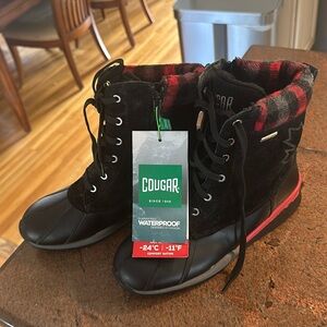 Women’s size 7 Cougar winter boots